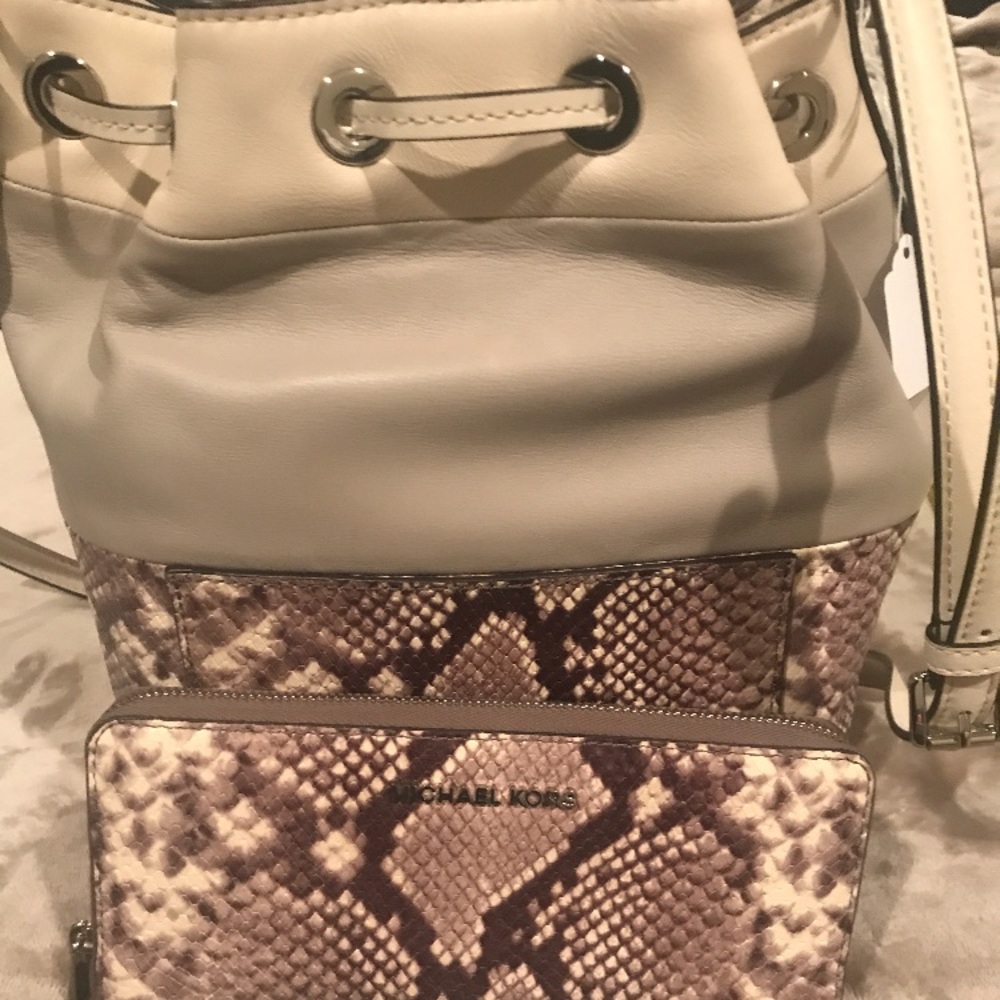 BNWT Michael Kors Set